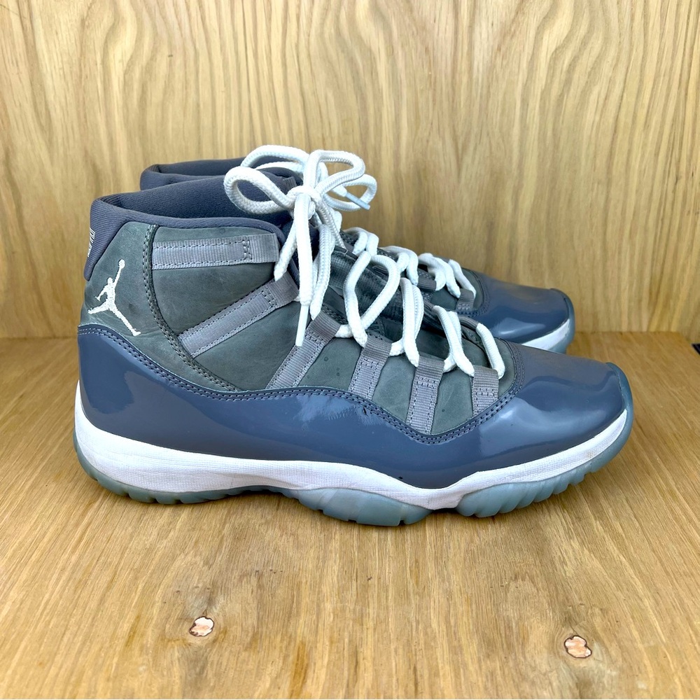 Jordan 11 Retro High Cool Grey w/ white or grey laces size 9